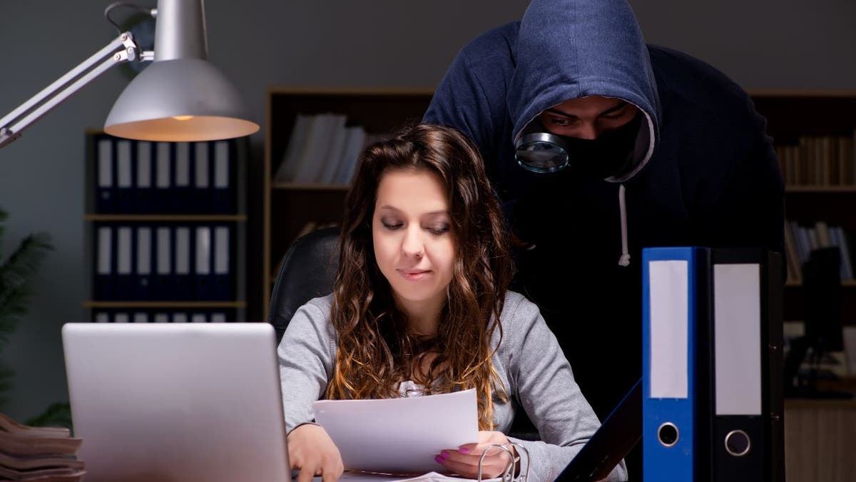 10 Siblings Share Why They Decided That Spying On A Brother Or Sister Was Justified 10 Siblings Share Why They Decided That Spying On A Brother Or Sister Was Justified