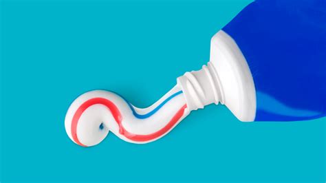10 Toothpaste Tips To Remove Stains