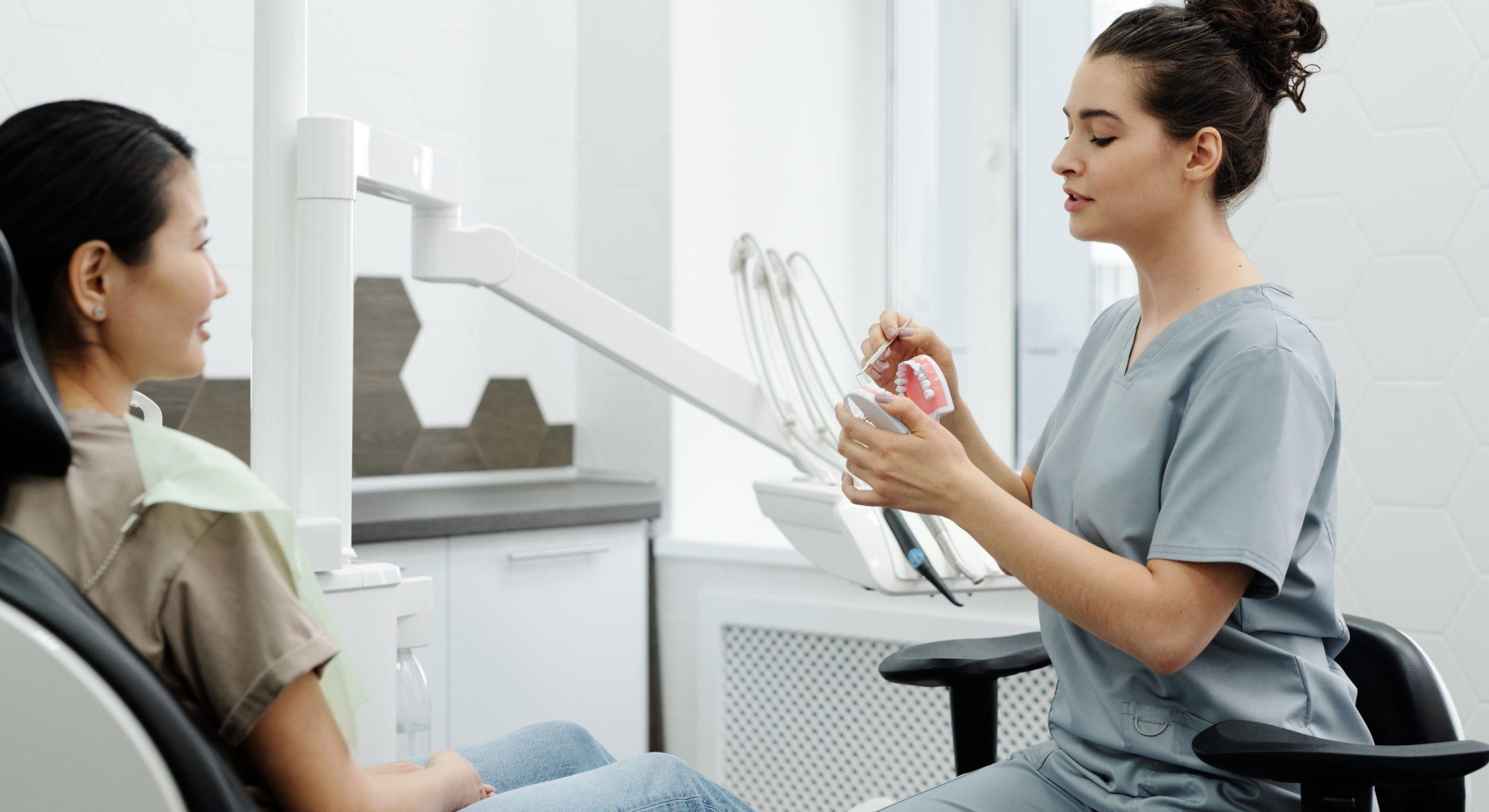 Composite Veneers Versus Porcelain Veneers