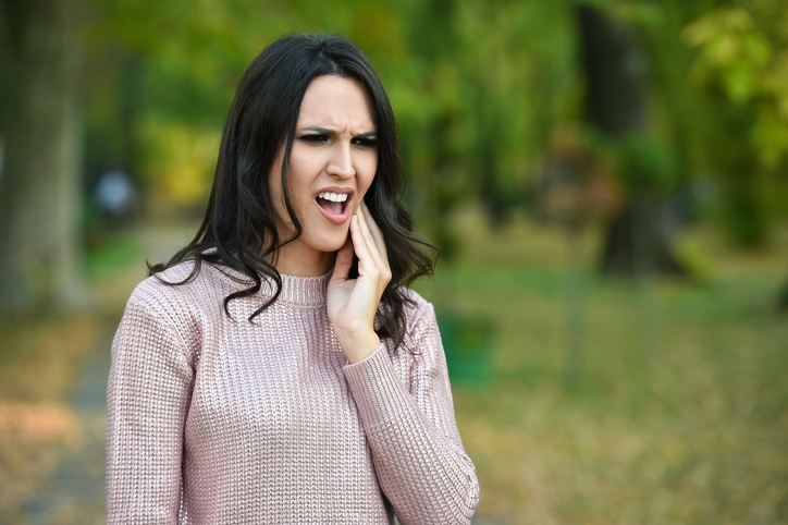 How To Use Wax For Broken Tooth? Pain Relief Tips