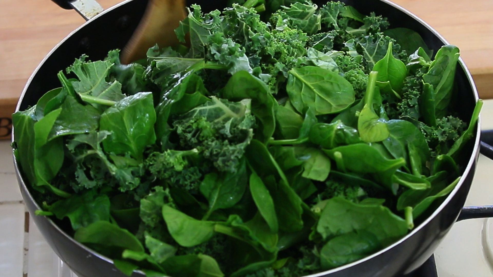What's Better: Kale Or Spinach? Taste Test